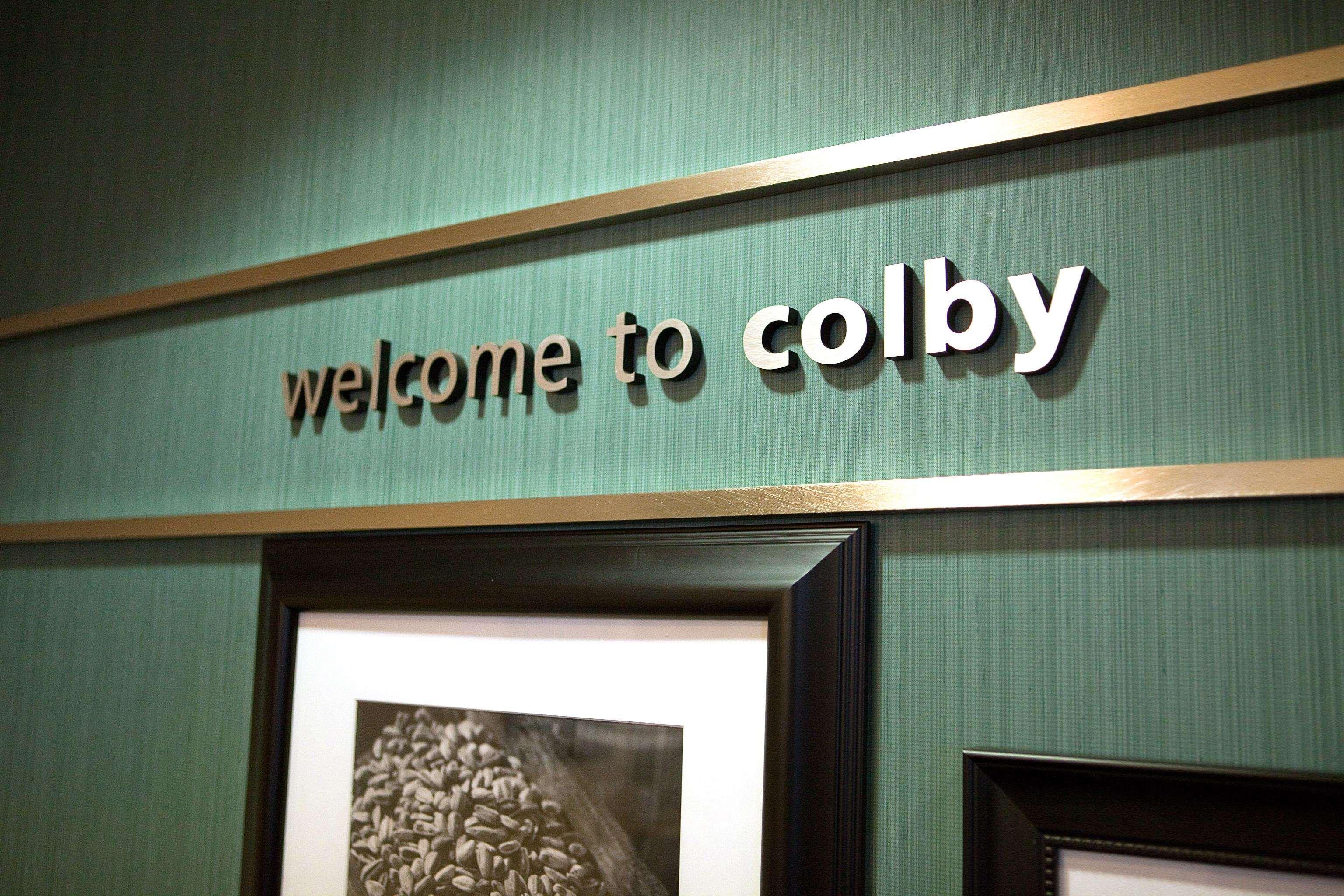Hampton Inn Colby Eksteriør bilde