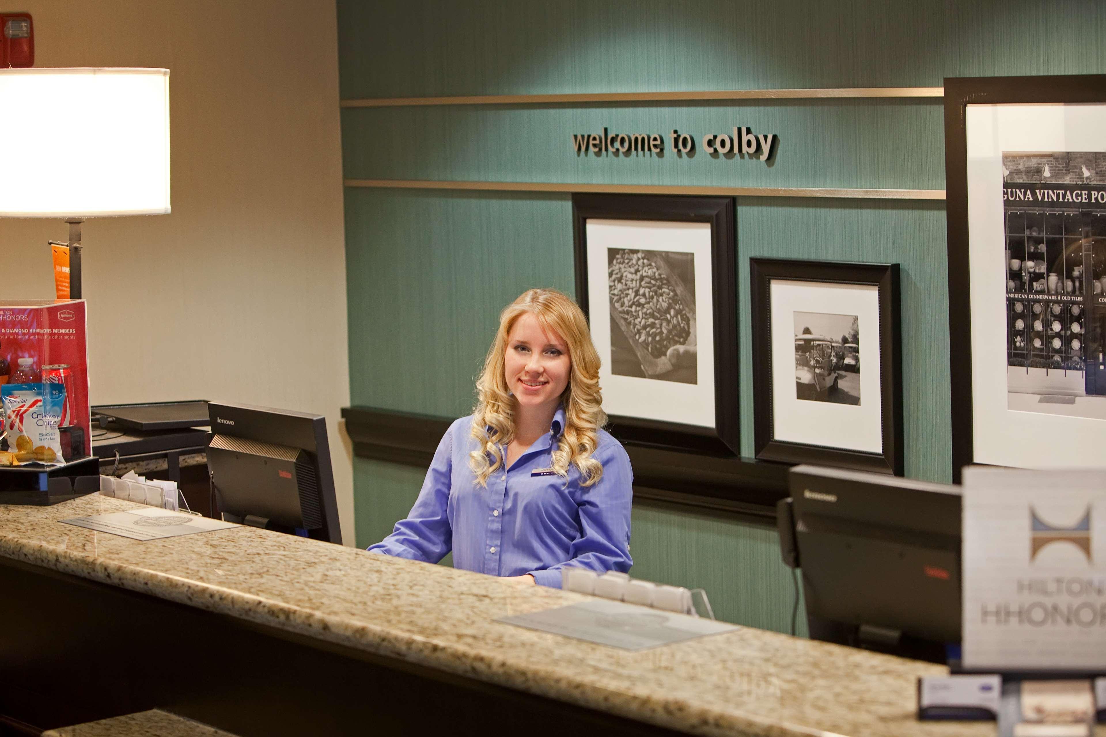 Hampton Inn Colby Eksteriør bilde